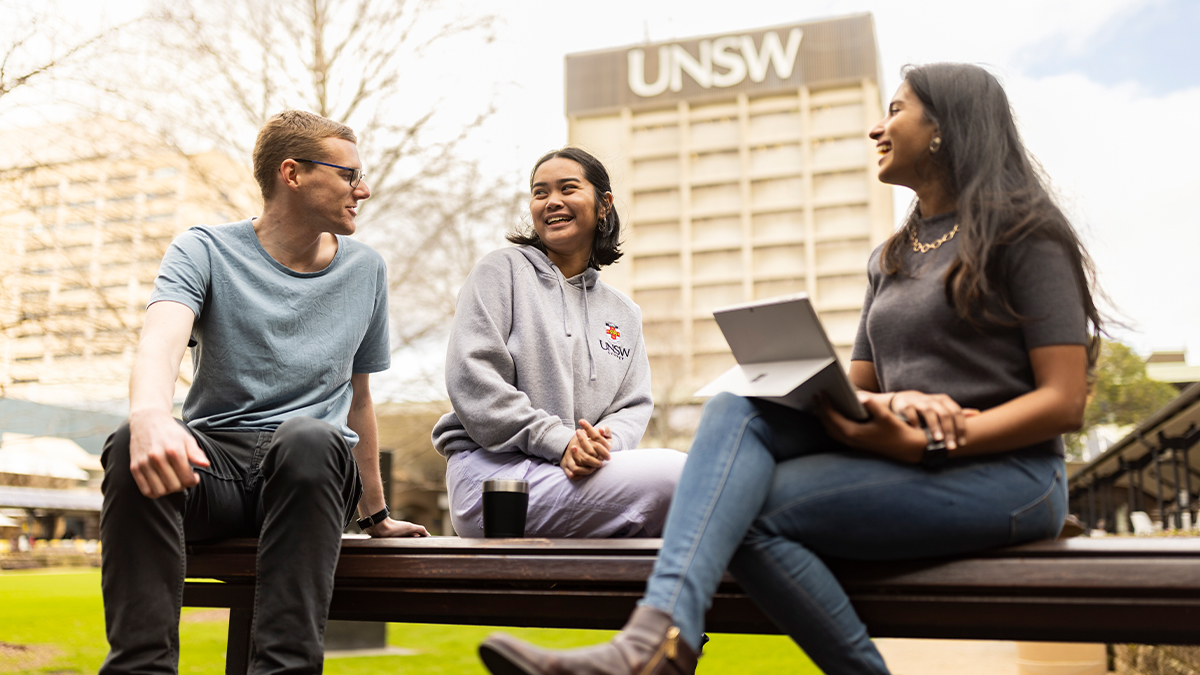 Students sitting by Library Lawn at UNSW