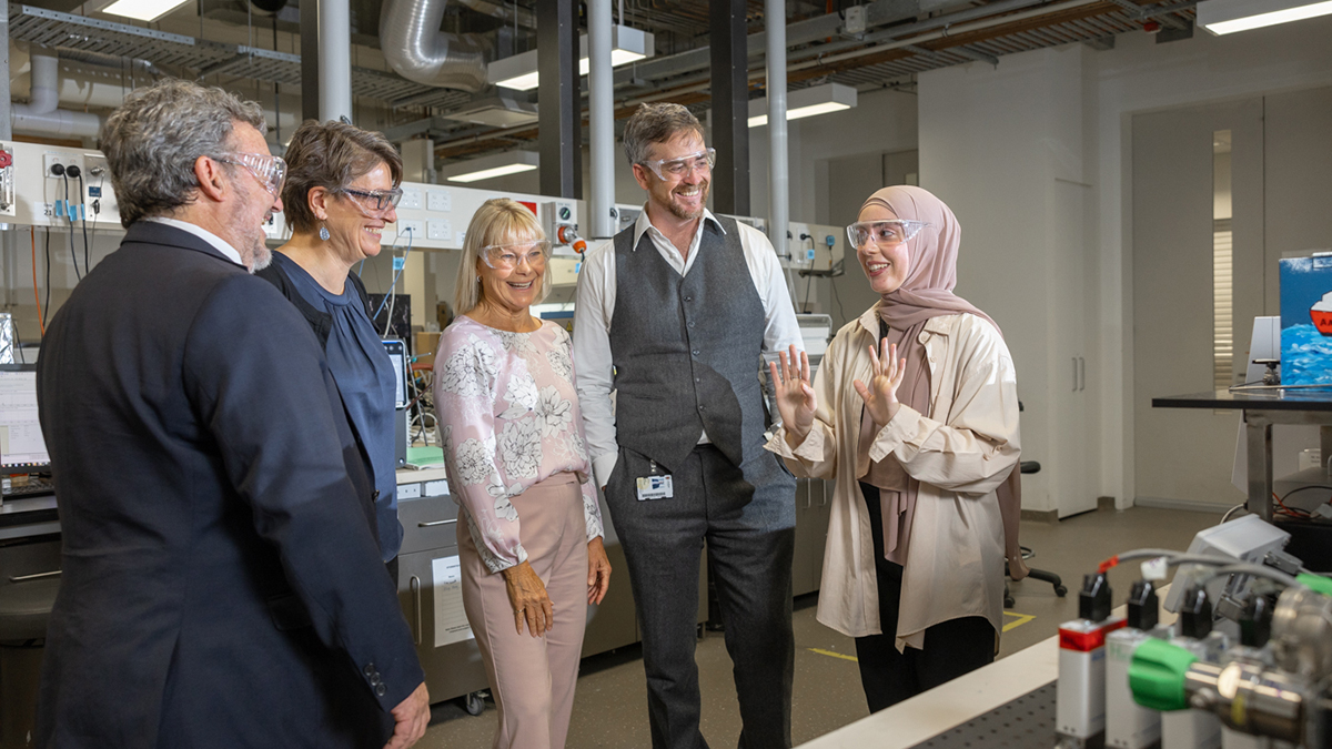 UNSW Vice-Chancellor and President Attila Brungs visiting a lab during at the announcement of the $2.6m Tyree Foundation gift. Photo by Maja Baska.