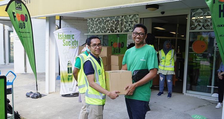 ISOC students with food hampers