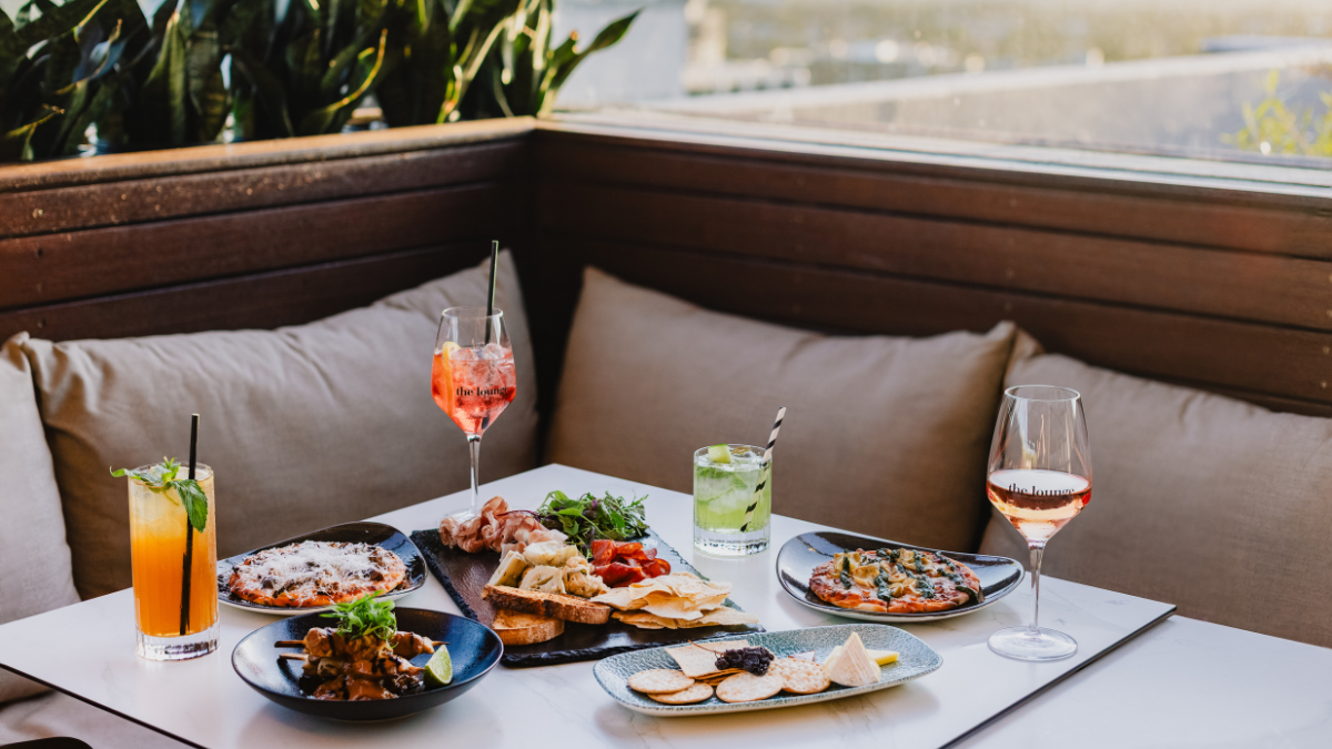 Drinks at The Lounge.