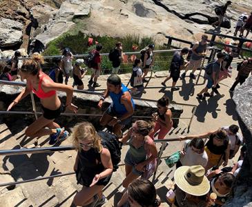 Study Abroad & Exchange students on the Bondi to Coogee walk