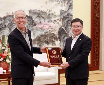 Professor David Waite receiving the Jiangsu Friendship Award from Deputy Mayor of Wuxi Wendong Zhou