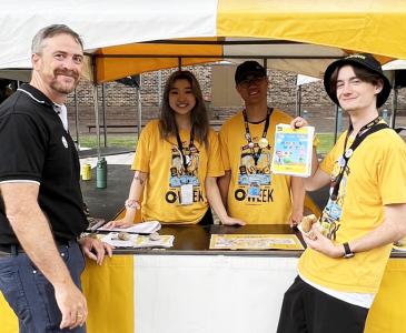 Vice-Chancellor Attila Brungs visiting stalls at O-Week