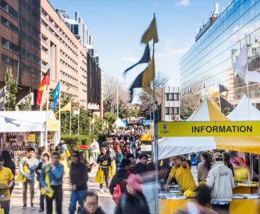Future students exploring UNSW on Open Day