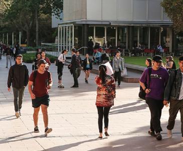 Uni students on campus walking to class