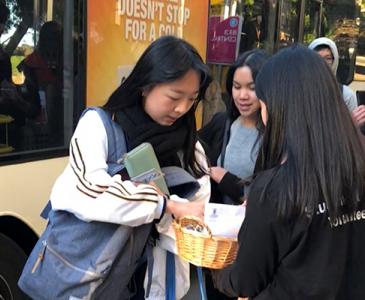 Delighting bus queues