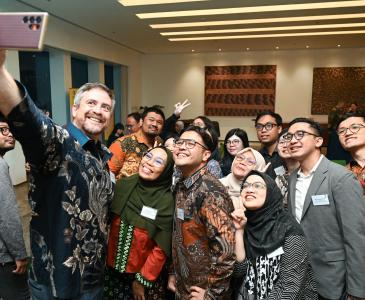 VC with students