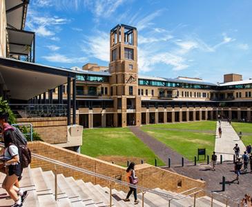 Lifestyle shot of UNSW with students walking to class