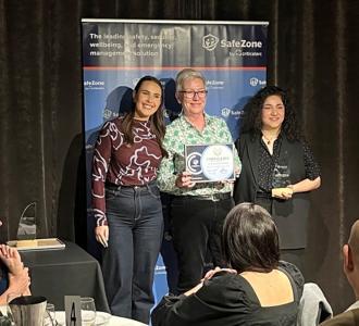 Members of the UNSW team receiving an award